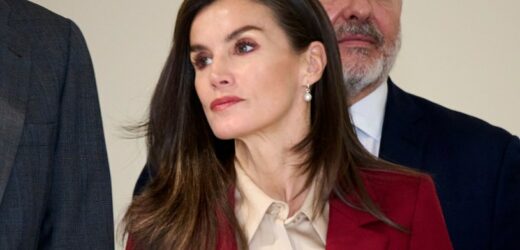 Królowa Letizia cała w czerwieni. To idealny pomysł na Wigilię