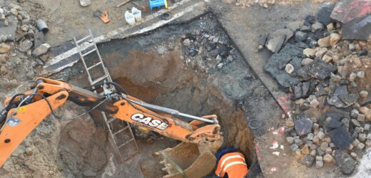 Awaria wodociągu w centrum Wrocławia. Do kiedy potrwa naprawa?