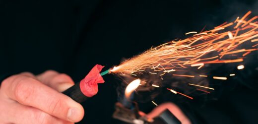 Wybuch petardy. Dwaj mężczyźni w szpitalu