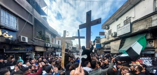 Spalona choinka, atak na kościół. Chrześcijanie protestowali w Syrii