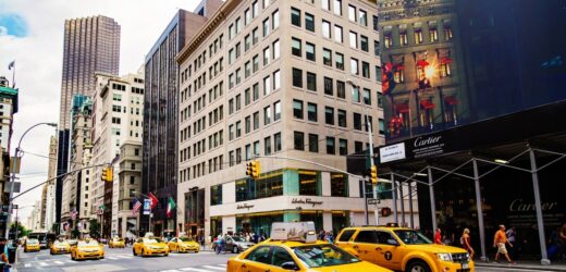 Taksówkarz staranował przechodniów. 3 osoby w szpitalu