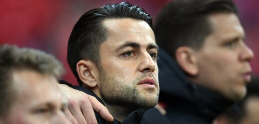 Łukasz Fabiański padł na murawę. Dramatyczne sceny w meczu West Ham United