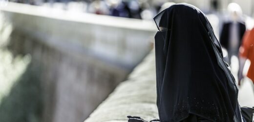 Wprowadzają zakaz zakrywania twarzy i angażowania dzieci w działalność religijną