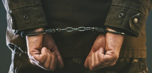 35-latek zaatakował policjantów. Może spędzić 3 lata za kratami