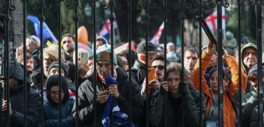 Kawelaszwili zaprzysiężony na prezydenta Gruzji. Protesty przed parlamentem