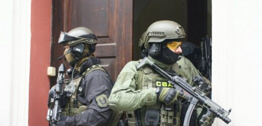 Fikcyjne faktury VAT na 10 mln zł. Cztery osoby zatrzymane