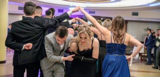 Ile kosztują kreacje na studniówki w 2025? „Płacimy 500 zł, to tanio w porównaniu z koleżankami”