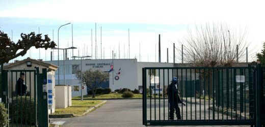 Bandyta sterroryzował personel więzienia i wziął zakładników