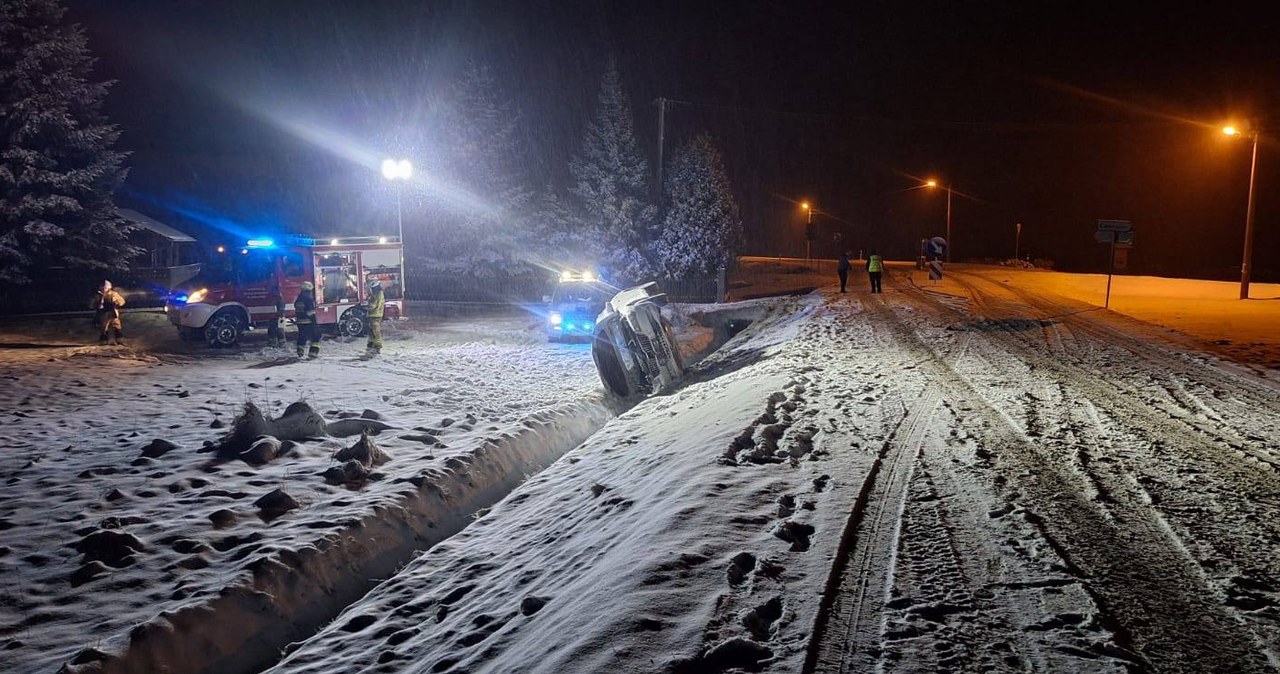 Na drogach lodowisko, śnieżyce ograniczają widoczność. Kumulacja wypadków