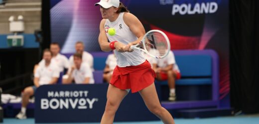 Polacy w finale United Cup. Pewna wygrana Hurkacza, Świątek ogrywa z Rybakinę