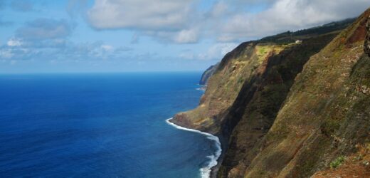 Polacy utknęli przy klifie na portugalskiej Maderze. Służby nie mogły do nich dotrzeć