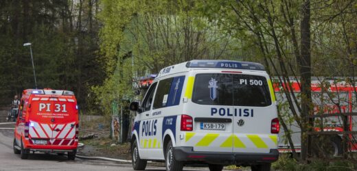 Auto przebiło bariery i wpadło do wody. Tragedia w Finlandii