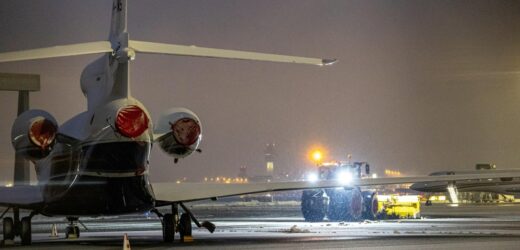 Atak zimy sparaliżował lotniska w Europie. Kilkadziesiąt odwołanych lotów