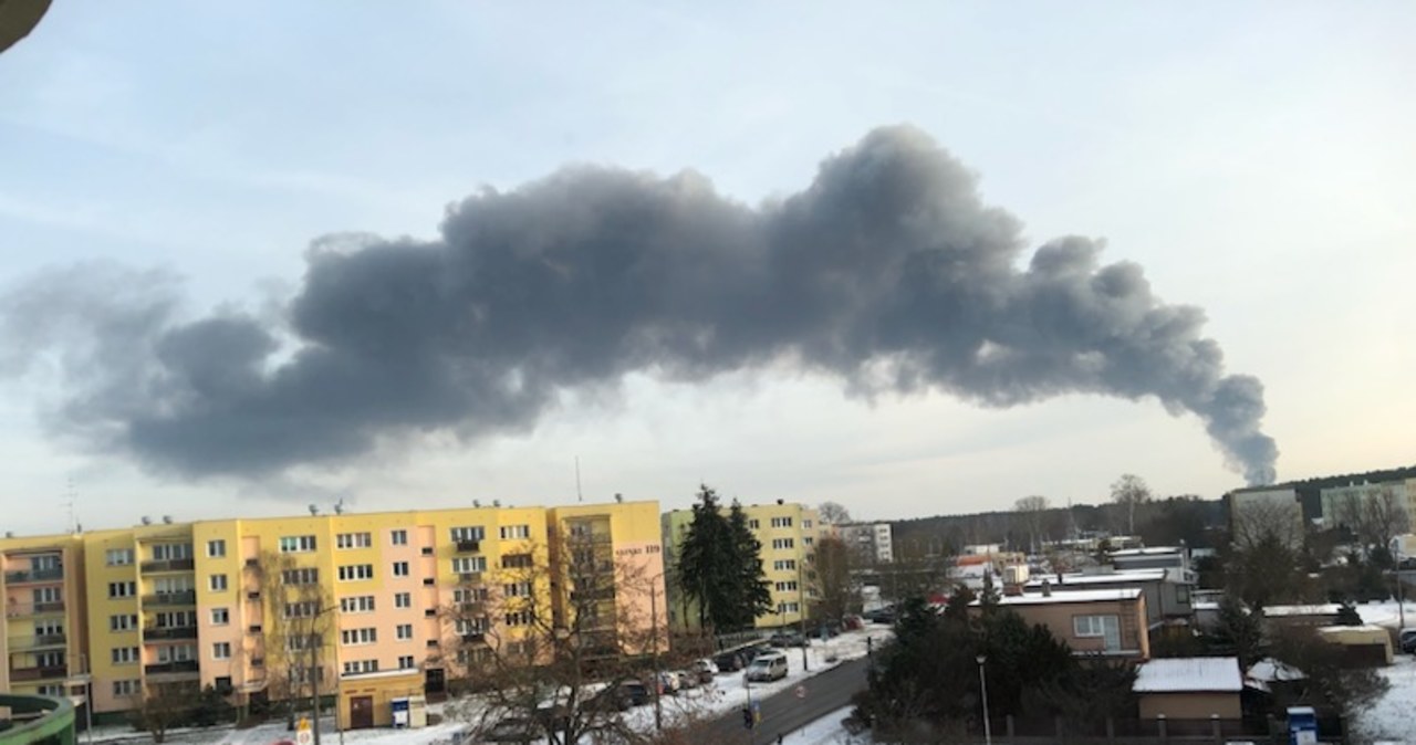 Ogromny słup dymu nad Bydgoszczą. Pożar hali produkcyjnej