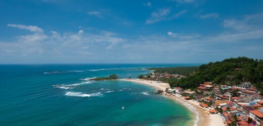 Plaże zamknięte z powodu wirusów. Skażone wody w turystycznym raju