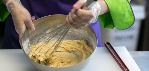 Synowa skłócona z teściową dosypała truciznę do ciasta. Trzy osoby nie żyją