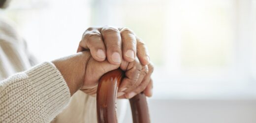 „Zakaz chorowania” w miasteczku pełnym seniorów. Powód jest poważny