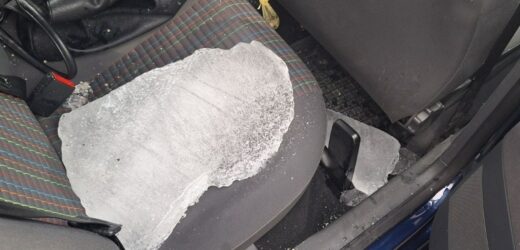 Bryła lodu wpadła do auta, poważnie raniąc pasażerkę