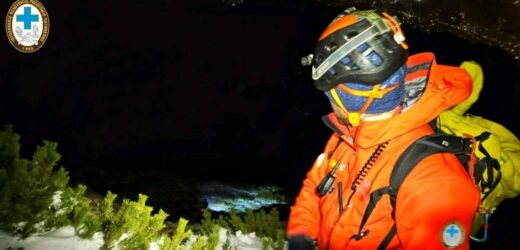 Turysta z 8-latkiem utknęli na szczycie. Było ciemno, mroźnie i wietrznie