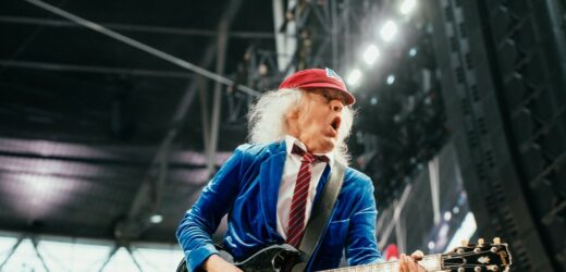 Zburzono dom, w którym dorastali założyciele AC/DC. Fani protestują