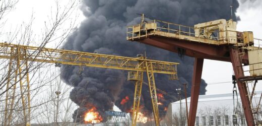 Ofiary wśród strażaków i stan wyjątkowy. Płonie baza paliwowa w Rosji