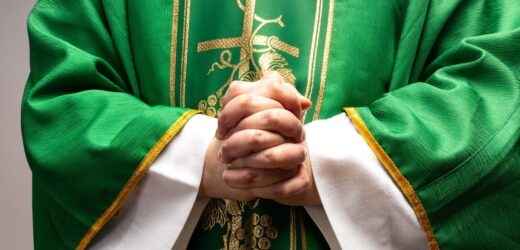 Nowe zarzuty dla księdza z diecezji sosnowieckiej. W jego mieszkaniu zmarł mężczyzna