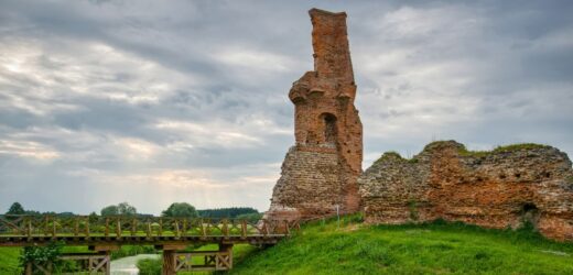 Malownicze ruiny zamku w Besiekierach przeszły renowację