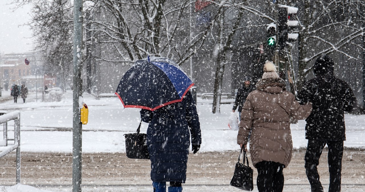 Oblodzenie, śnieg i silny wiatr niemal w całym kraju. Nowe ostrzeżenia IMGW