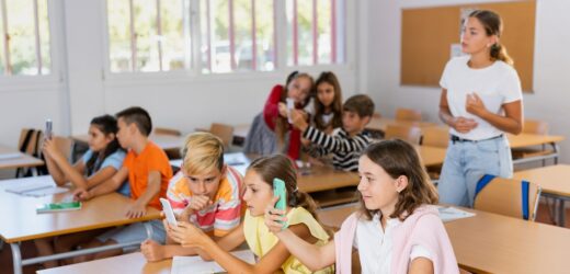 Zakaz używania telefonów komórkowych w szkołach na Słowacji