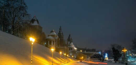 Atak zimy w Szczecinie. Autobusy stanęły w poprzek jezdni