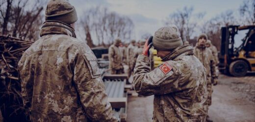 Tureccy żołnierze budują most na Dolnym Śląsku