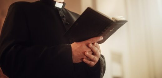 W jego mieszkaniu zmarł mężczyzna. Ksiądz nie trafi do aresztu