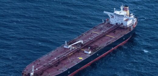 Statek rosyjskiej „floty cieni” z transportem ropy dryfuje na Bałtyku