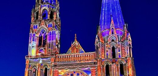 Katedra w Chartres, czyli najpiękniej podświetlona świątynia we Francji [ZDJĘCIA]