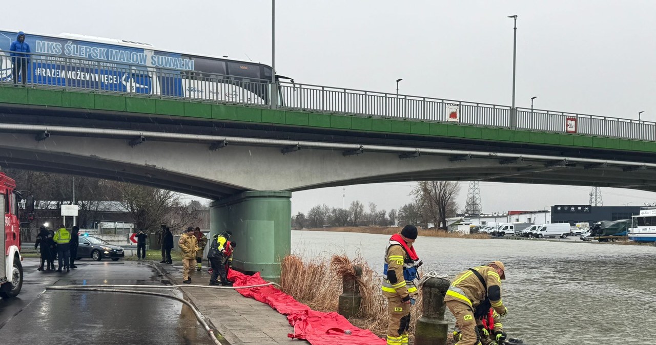 ​Cofka na północy Polski. Woda zalewa ulice, przesiąka przez wały