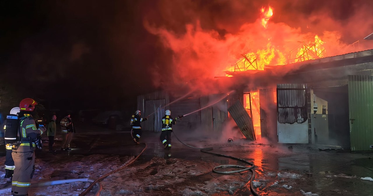 Nocny pożar w Suchowoli. 2 osoby trafiły do szpitala