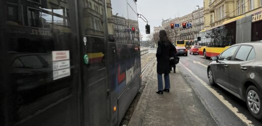 Najwęższy przystanek we Wrocławiu niedługo będzie już tylko złym wspomnieniem
