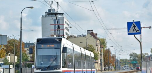 Wagon tramwajowy wypadł z torów. Trzy osoby poszkodowane