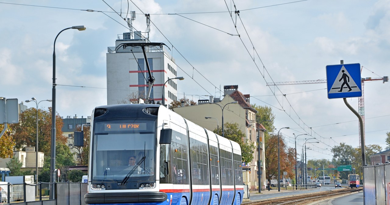 Wagon tramwajowy wypadł z torów. Trzy osoby poszkodowane