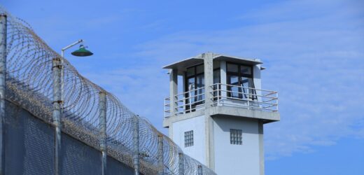 Drony dostarczają kontrabandę. Nowe zagrożenie w więzieniach