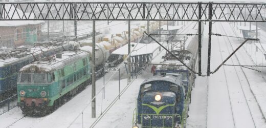 Pociągi opóźnione o kilka godzin. Dziesiątki składów z problemami