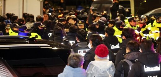 Gorąco w Korei Płd. Śledczy próbowali wejść siłą do rezydencji zawieszonego prezydenta