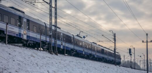 Kłopoty na kolei. Pogoda komplikuje podróże pociągami
