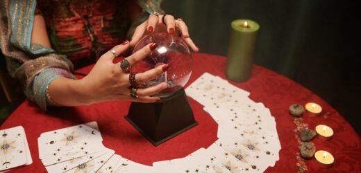 Wróżka skazana za oszustwo. Wyłudziła 5 mln złotych