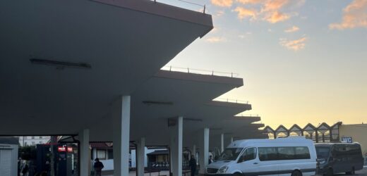 Wielki parking w miejscu dworca autobusowego w Lublinie