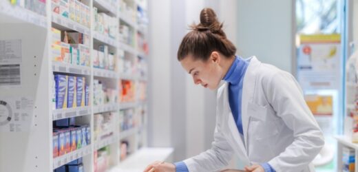 W aptekach brakuje popularnego antybiotyku. Co mają robić pacjenci?