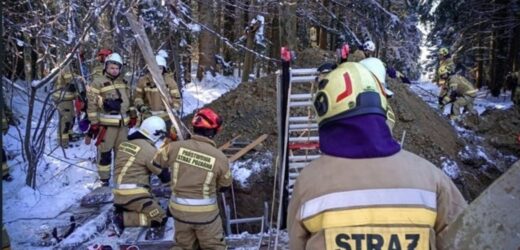 Mężczyzna uwięziony w studni na głębokości 6 metrów. Trwa akcja ratunkowa