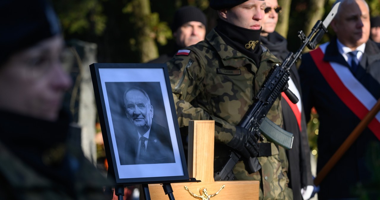 „Był wizjonerem”. Andrzej Kraśnicki spoczął na Cmentarzu Sołackim w Poznaniu