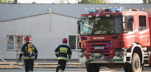 Płonie hala magazynowa w Iławie. Na miejscu 12 jednostek straży pożarnej