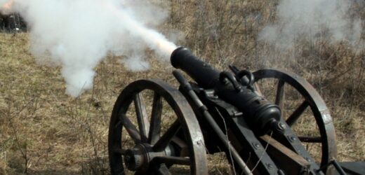 Wypadek podczas nabijania armaty. Ranny 45-latek